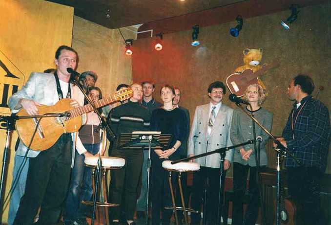 j1-j.jpg (35980 Byte)