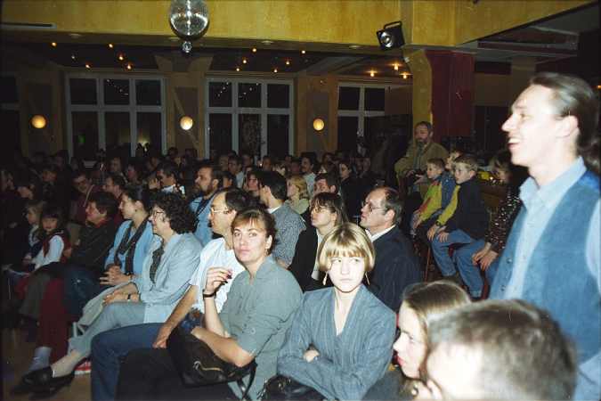 saal2.jpg (32433 Byte)